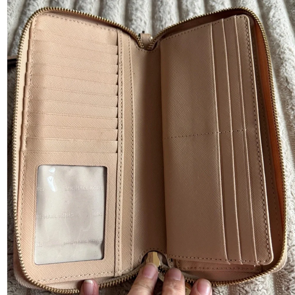 Michael‎ Kors Jet Set Travel Saffiano Leather Zip Around Wristlet Wallet Beige